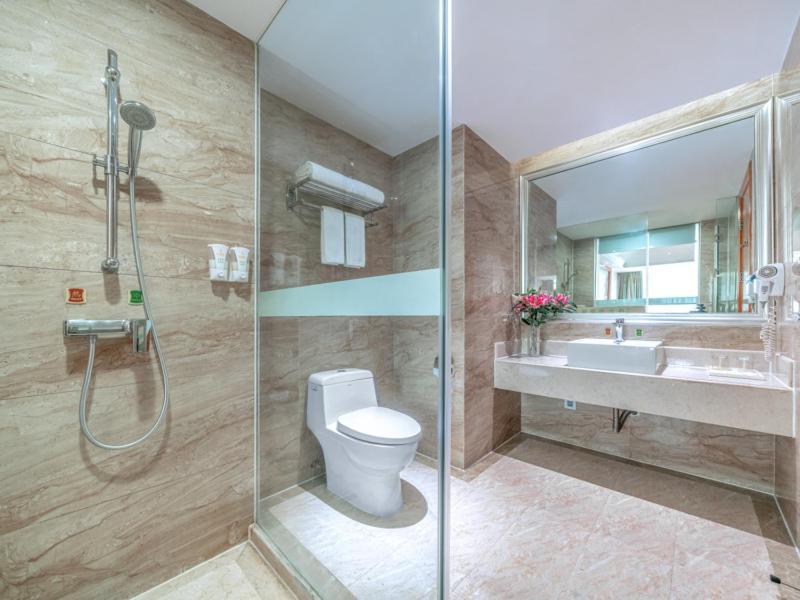 Vienna International Hotel Guigang Hecheng Road Eksteriør billede