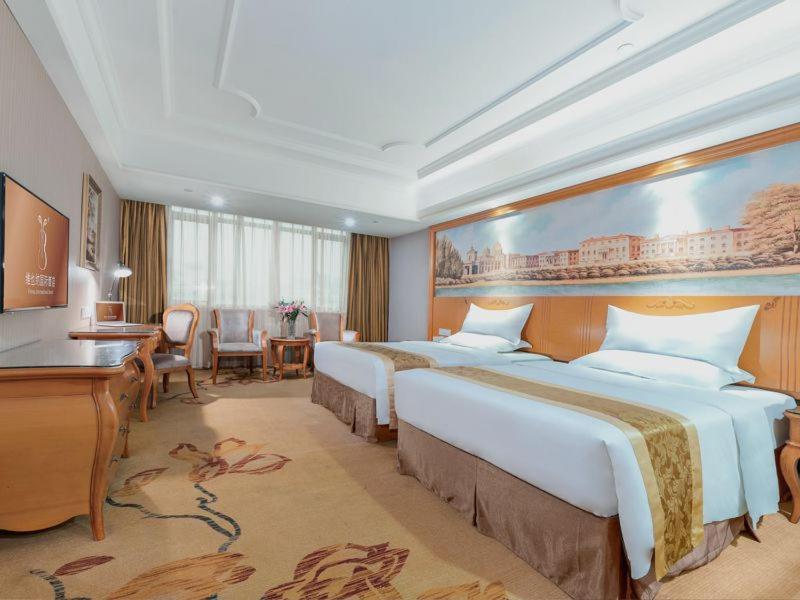 Vienna International Hotel Guigang Hecheng Road Eksteriør billede